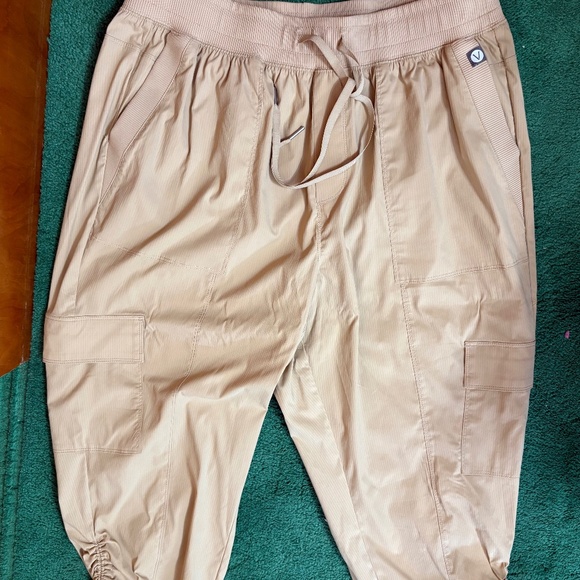LIVI ACTIVE BY LANE BRYANT CAPRIS 14-16 TAN NWOT - Picture 1 of 7